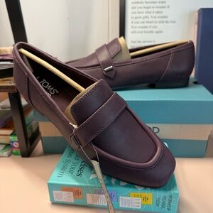 NWT - TOMS Women's Lynette Loafer size 8